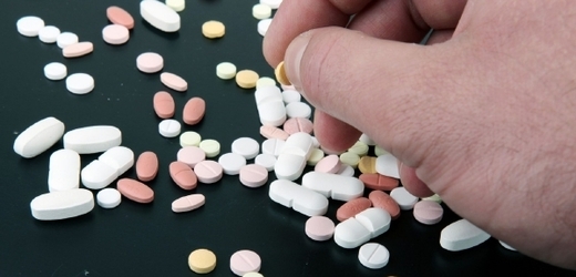 Léky jsou v Česku k dostání, chybí však komplexní léčba (ilustrační foto).