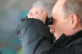 Poslední slovo bude mít Putin. Na snímku ny nynějších manévrech Černomořské flotily.