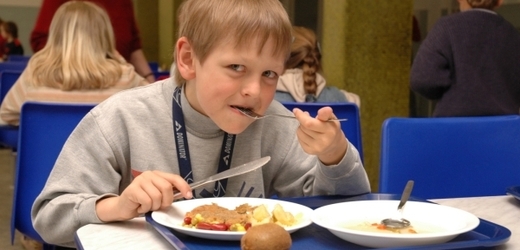 Řadě dětí rodiče neplatí obědy (ilustrační foto).