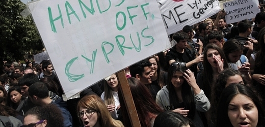 Koncem března demonstrovali kyperští studenti proti záchrannému balíčku.