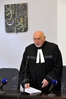 Předseda Ústavního soudu Pavel Rychetský při vyhlášení rozhodnutí soudu.