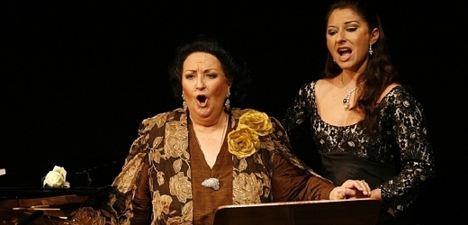 Montserrat Caballéová často vystupuje také se svou dcerou, rovněž operní pěvkyní Montserrat Martí.