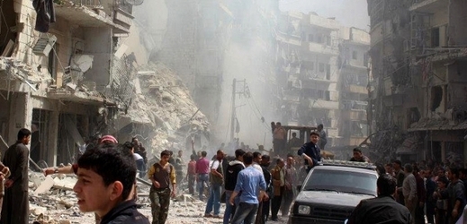 Syrský režim provádí nevybíravé a někdy záměrné letecké údery proti civilistům, tvrdí ochránci práv (ilustrační foto).