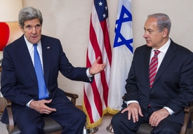 Šéf americké diplomacie Kerry a izraelský premiér Netanjahu.