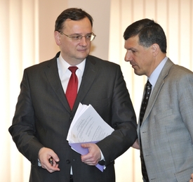 Premiér Petr Nečas nesouhlasí s rozhodnutím Rady ÚSTR.
