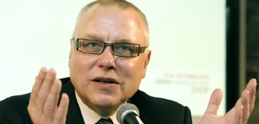 Zdeněk Bakala kupuje Centrum Holdings.