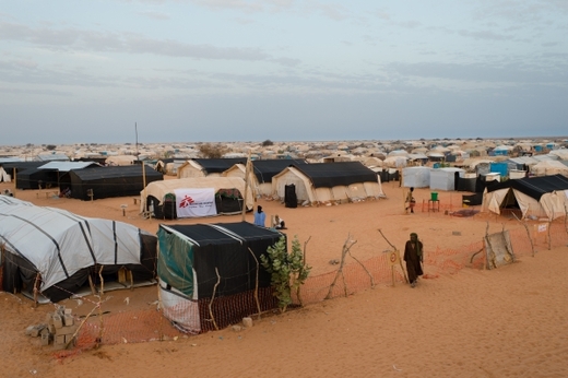 Životní podmínky zhruba 70 tisíc lidí v táboře popsala zpráva Lékařů bez hranic jako děsivé.