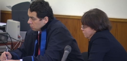 Dana Řežábová se svým advokátem.