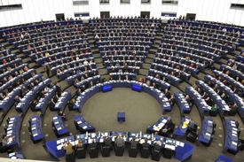 Evropský parlament proti přeplácení bankéřů.