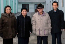 Skutečná vládkyně KLDR Kim Kjong-hi (vlevo)?