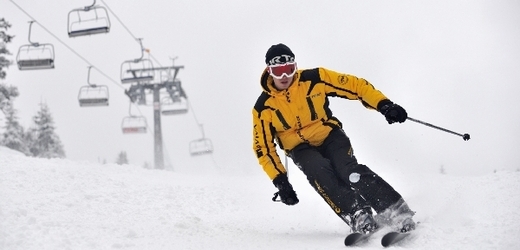 Ve Špindlerově Mlýně se bude lyžovat i o víkendu.