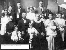 Josef & Filomena Marek family v roce 1912. Jedna z mnoha českých rodin, které našly nový domov v Texasu.
