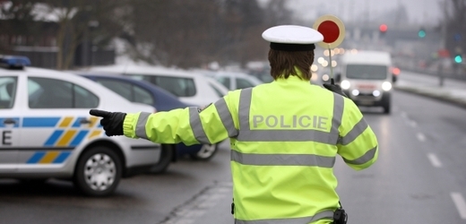 Některé hlídky dopravní policie budou řidičům nabízet měření zraku (ilustrační foto).