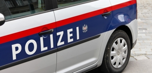 Rakouská policie vyšetřuje řidiče českého kamionu.