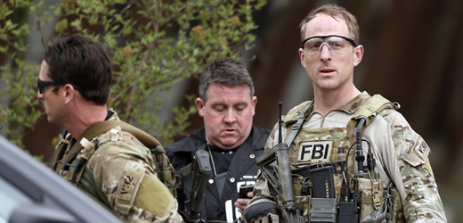 Policie včetně FBI obklíčila části Bostonu.