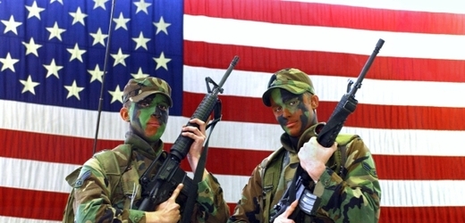 Američtí vojáci jsou ve válečných zónách vystaveni velkému stresu (ilustrační foto).