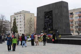 Ve Varšavě si připomenuli 70. výročí povstání v ghettu.