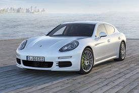 Nové Porsche Panamera S E-Hybrid je prvním plug-in hybridním vozem segmentu luxusních automobilů. Novinka měla debut v Šanghaji.