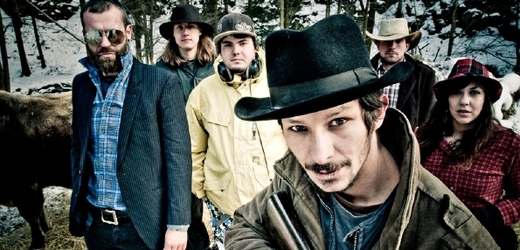 Skupiny Nylon Jail míchá prvky country, folku, rocku a elektroniky.