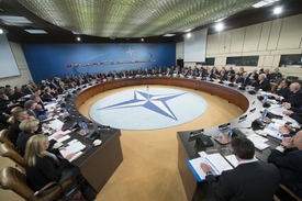 Zasedání ministrů obrany NATO v Bruselu.
