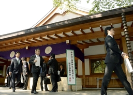 Sporná svatyně Jasukuni.