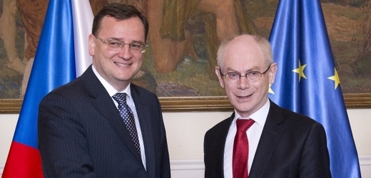 Premiér Petr Nečas (vlevo) se 25. dubna v Praze setkal s prezidentem Evropské unie Hermanem Van Rompuyem (vpravo).