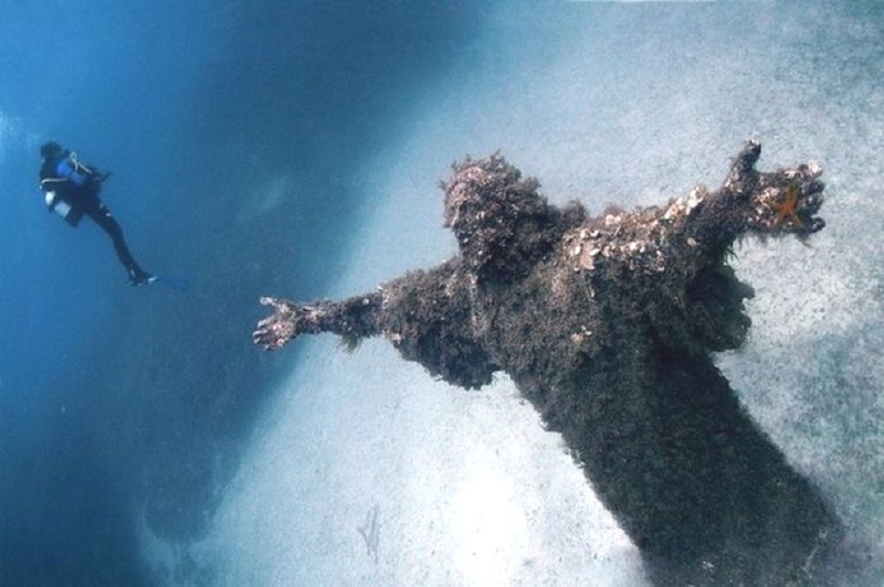 Christ of the Saint Abyss, Itálie.