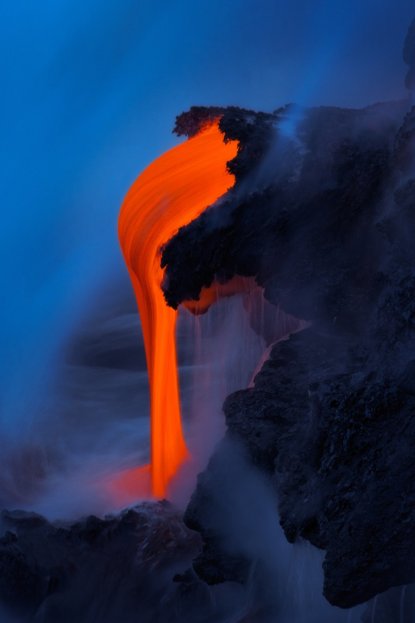 Podle havajské historie chrlí sopka nepřetržitě lávu už od roku 1983, průměrně 400 tisíc metrů krychlových za den. 