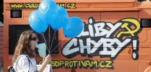 Plakáty, balonky a zmrzka. Volby 2014. 
