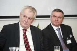 Vratislav Mynář (vpravo) a prezident Miloš Zeman.