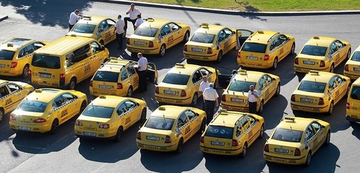 Taxi na pražském letišti.