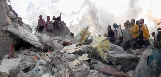 Sutiny z válkou zničených domů v Sýrii.