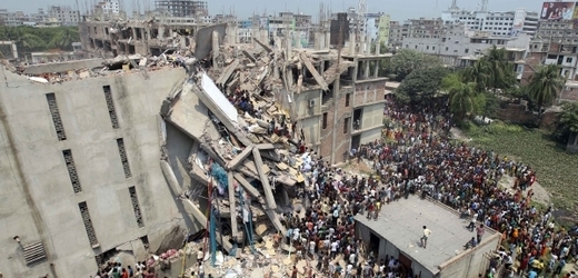 Počet obětí ve zřícené budově na předměstí Dháky v Bangladéši dosáhl 540.