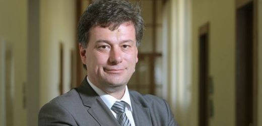 Ministr spravedlnosti Pavel Blažek tvrdí, že na jeho ministerstvu prezidentská amnestie nevznikla, jak uvádí hradní právník Pavel Hasenkopf.