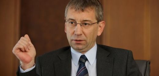 Exministr soclálních věcí Jaromír Drábek obhajuje sKarty, podle něj ušetřily miliardy korun.
