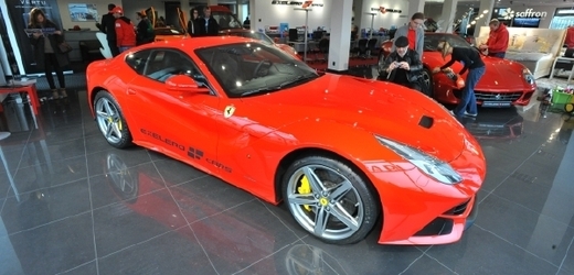 U Ferrari se aktuálně nejdéle čeká na F12 Berlinetta, zhruba devět měsíců.