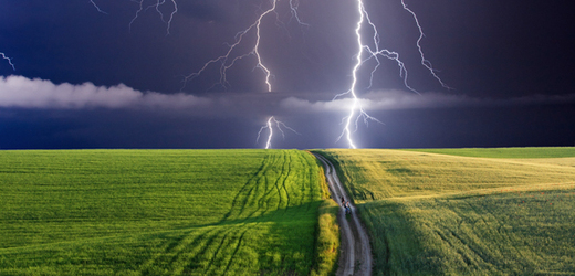 V pondělí a v úterý se mohou v Česku vyskytnout silné bouřky.