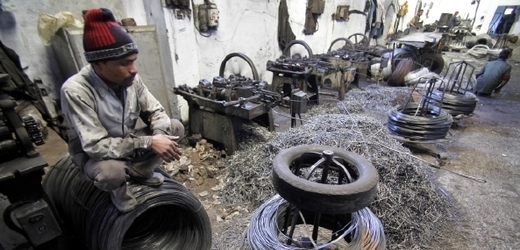 Dělníci si v továrně prožili hotové peklo (ilustrační foto).