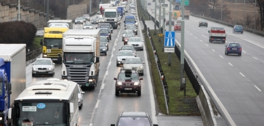 U osobních vozů již platí, že výrobci musí snížit emise do roku 2015 (ilustrační foto).