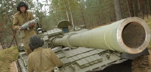 Uloupený tank na útěku (ilustrační foto).