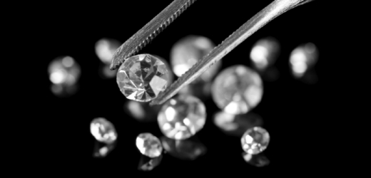 Kvůli loupeži diamantů za asi půl miliardy korun bylo zatčeno 31 lidí.