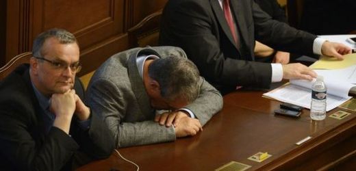 Ministr Schwarzenberg při projevu usnul.