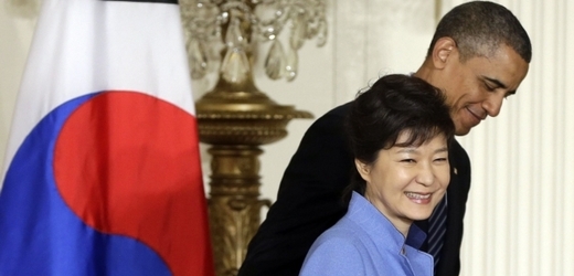 Jihokorejská prezidentka Pak Kun-hje se svým hostitelem Barackem Obamou.