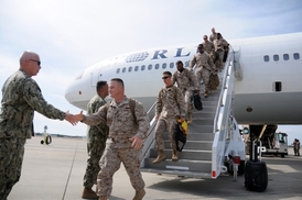 Američtí vojáci se vracejí domů z Afgánistánu.