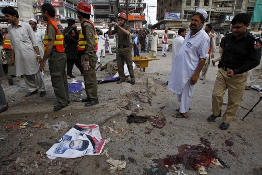 Bombový útok během předbvolebního shromáždění v Péšaváru zabil šest lidí. 