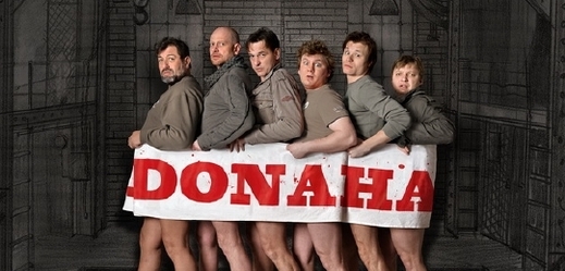 Hrdiny muzikálu Donaha! jsou nezaměstnaní oceláři, kteří si chtějí přilepšit striptýzem.