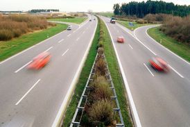 Úseky s neomezenou rychlostí na německých dálnicích mají na kahánku?