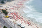 V případě modelu slavné brazilské pláže Copacabana by její autor stěží vytvořil tak věrohodnou podobu vody a davu lidí. Přesto snímek jako zmenšenina vypadá.
