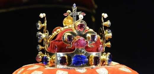 Návštěvníci mohou spatřit také Svatováclavskou korunu.