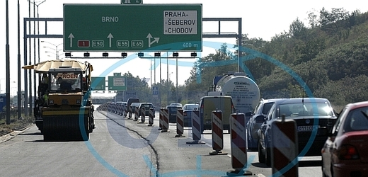 Dopravní omezení v různých úsecích dálnice potrvají do 20. května (ilustrační foto).